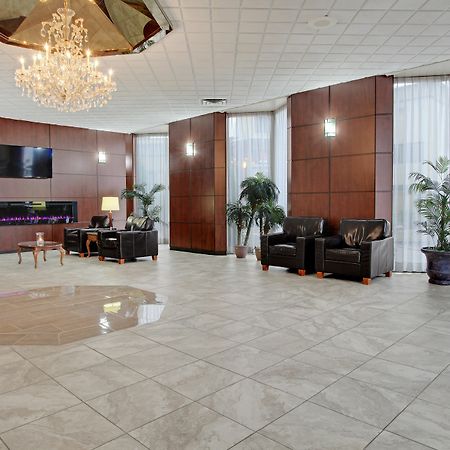Travelodge By Wyndham Lloydminster Exterior foto