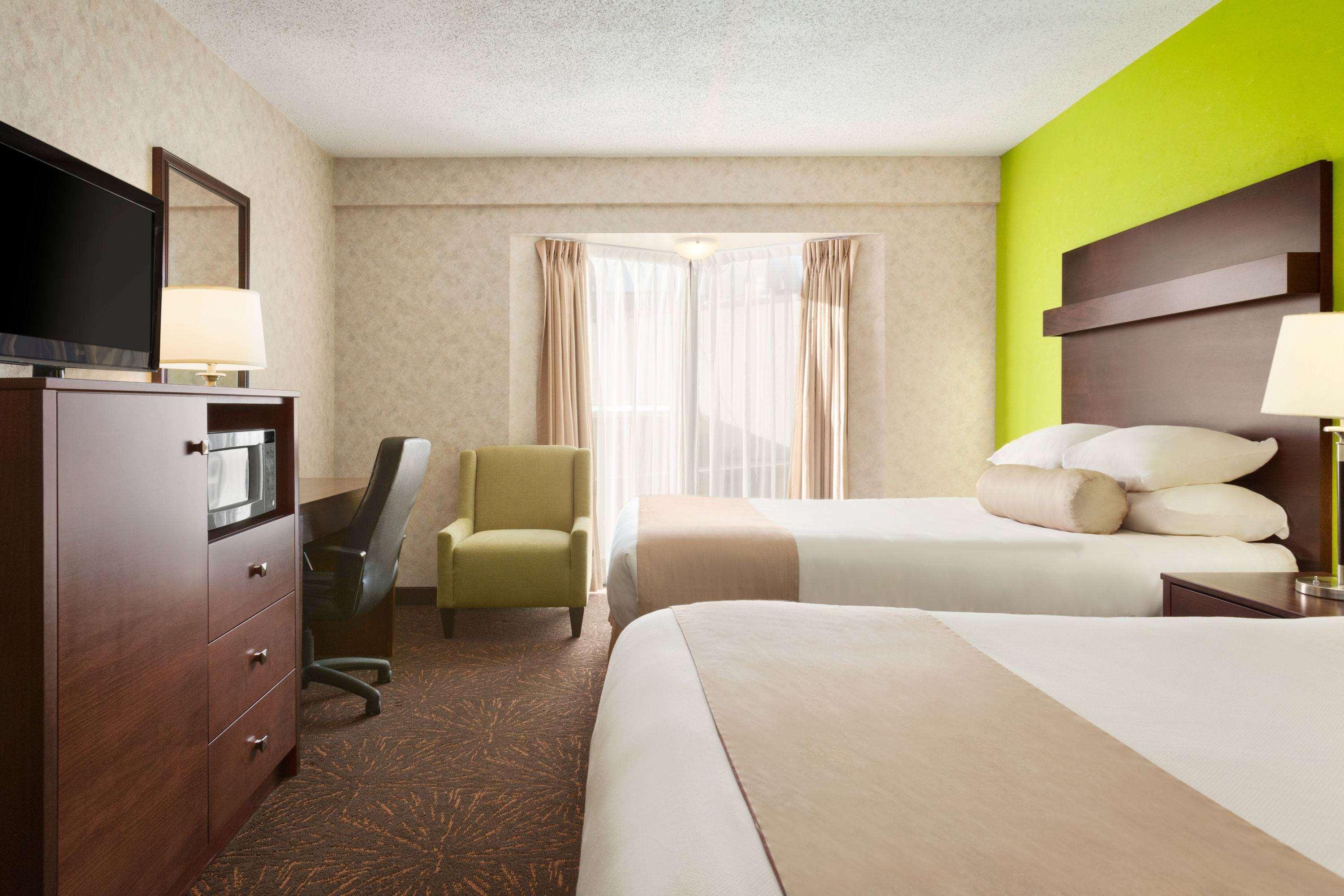 Travelodge By Wyndham Lloydminster Exterior foto