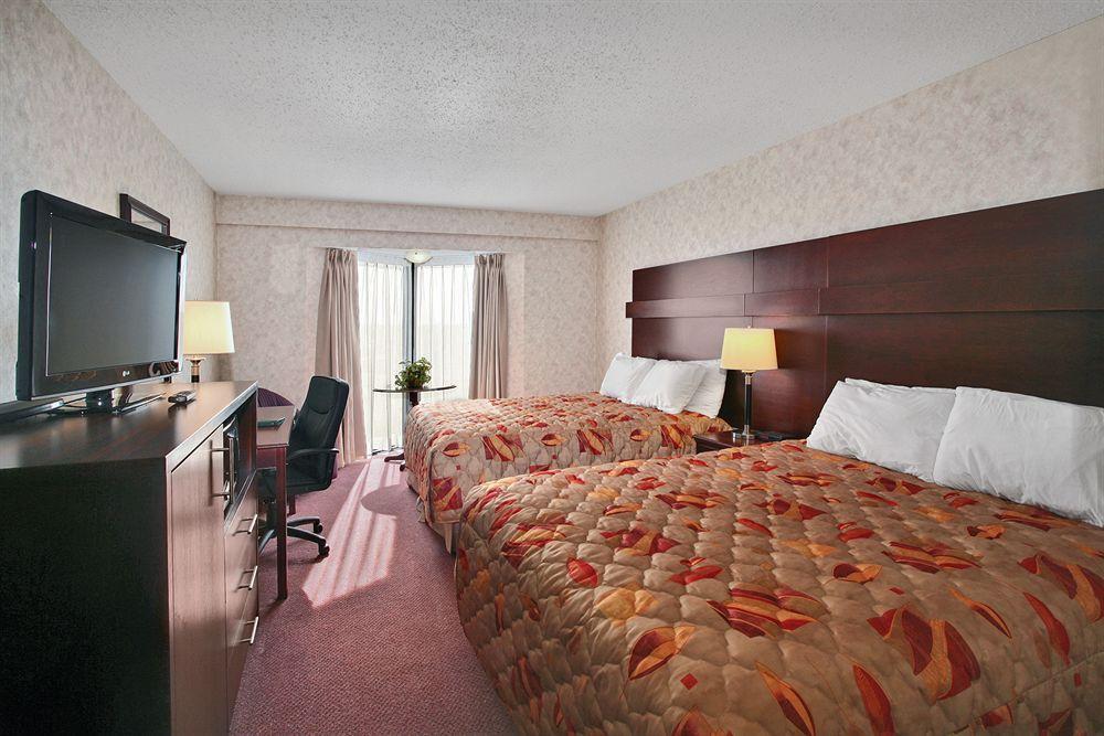 Travelodge By Wyndham Lloydminster Exterior foto