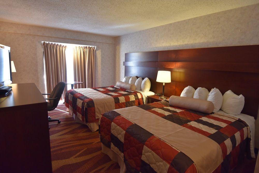 Travelodge By Wyndham Lloydminster Exterior foto
