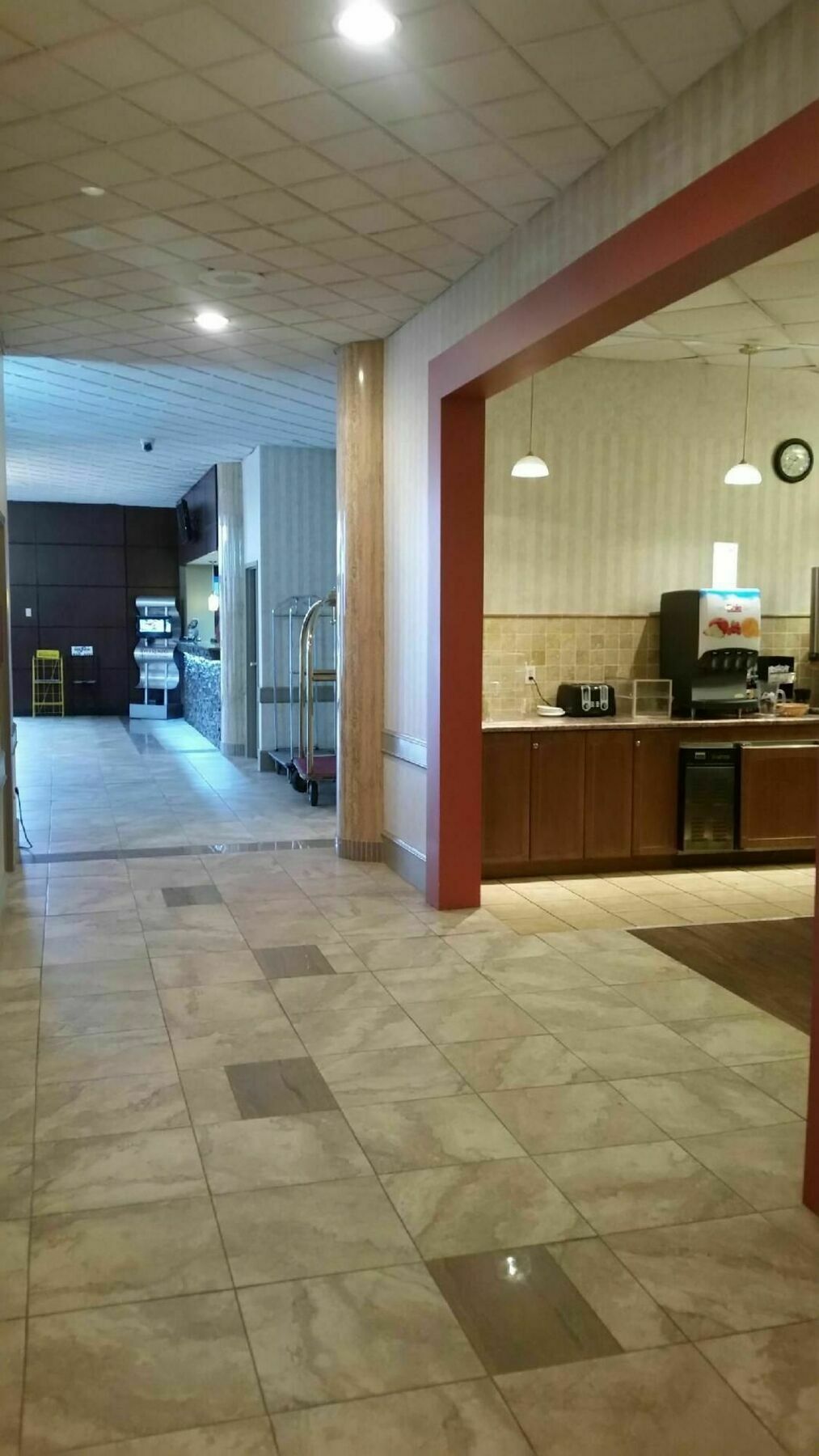 Travelodge By Wyndham Lloydminster Exterior foto